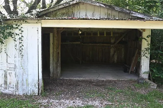 19113 Sisters Rd — Photo 12