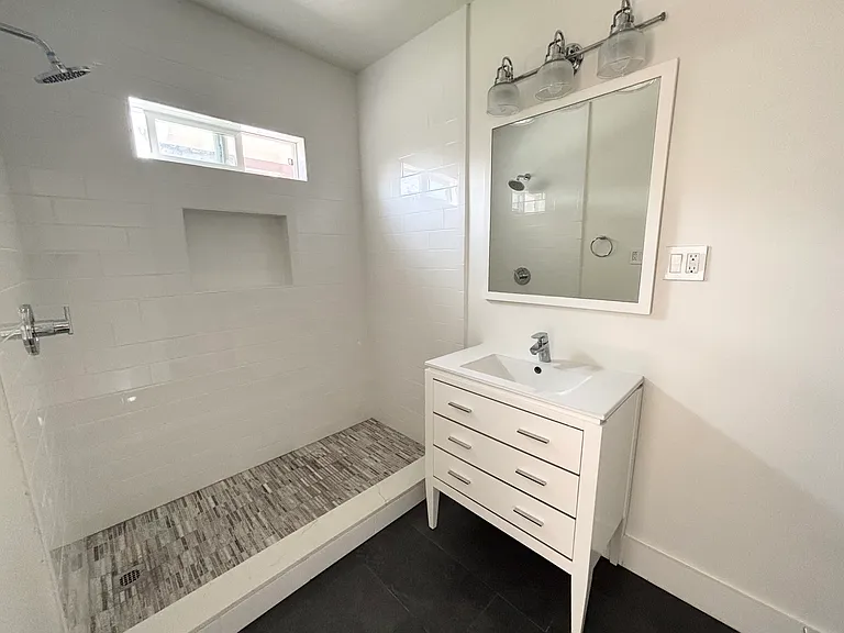 3507 S Cloverdale Ave — Photo 5