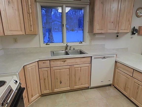 3rd image of 88 E St