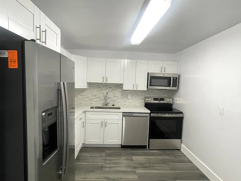 2450 NE 135th St #209 — Photo 8