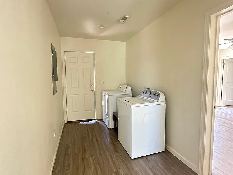 204 Dillon Dr — Photo 11