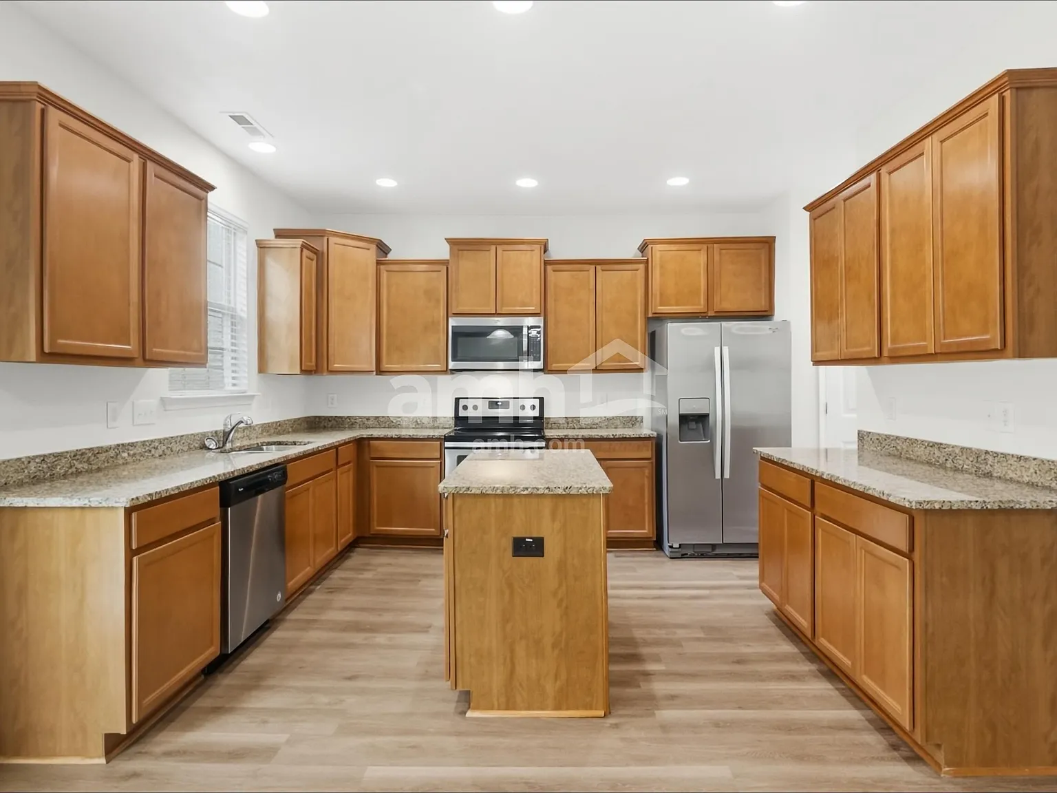 3 bed, 2.5 bath, 2223 sqft, $2,300 — Photo 4