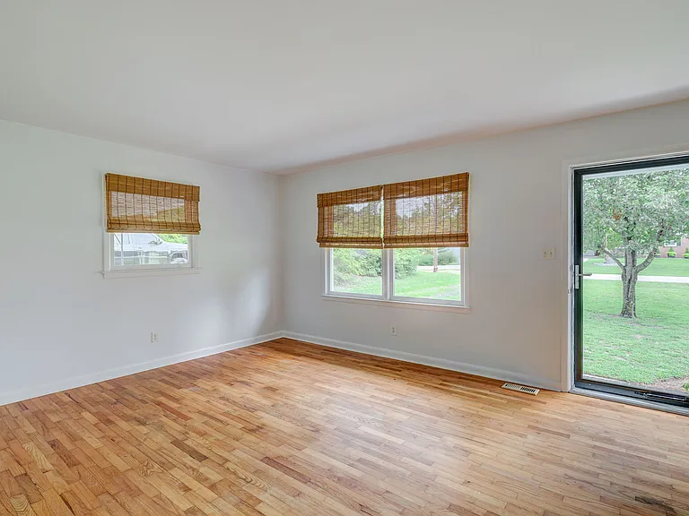 5422 Ridgewood Heights Dr — Photo 2
