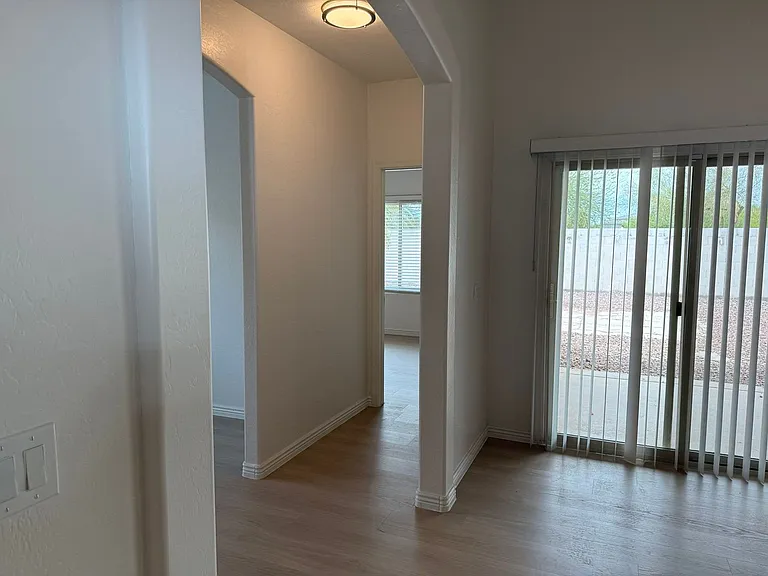 1682 E Fontana Dr — Photo 27