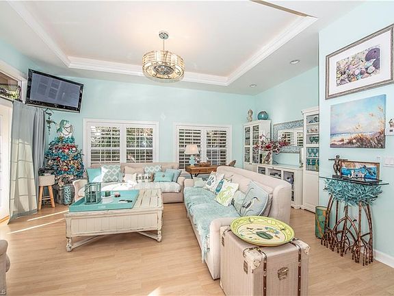 5th image of 305 Storter Ave N #315