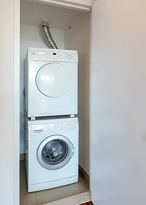 Sold by R New York | media 9