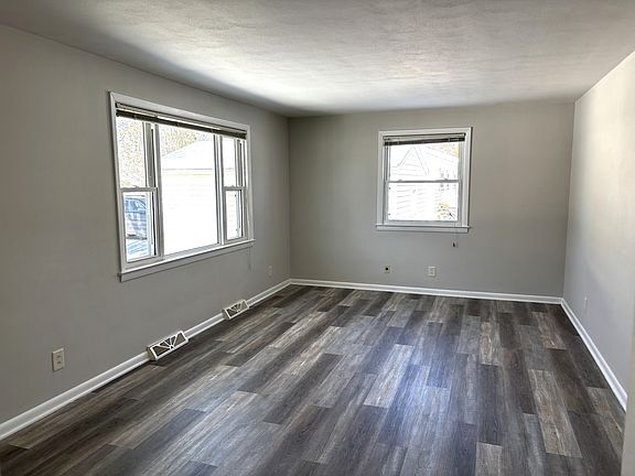4th image of 227189 Heron Ave