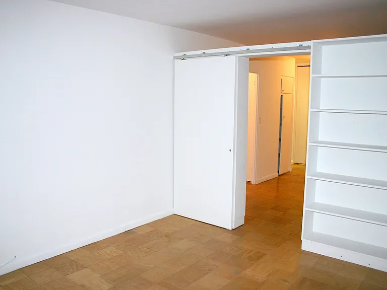 330 E 46th St #3B — Photo 4