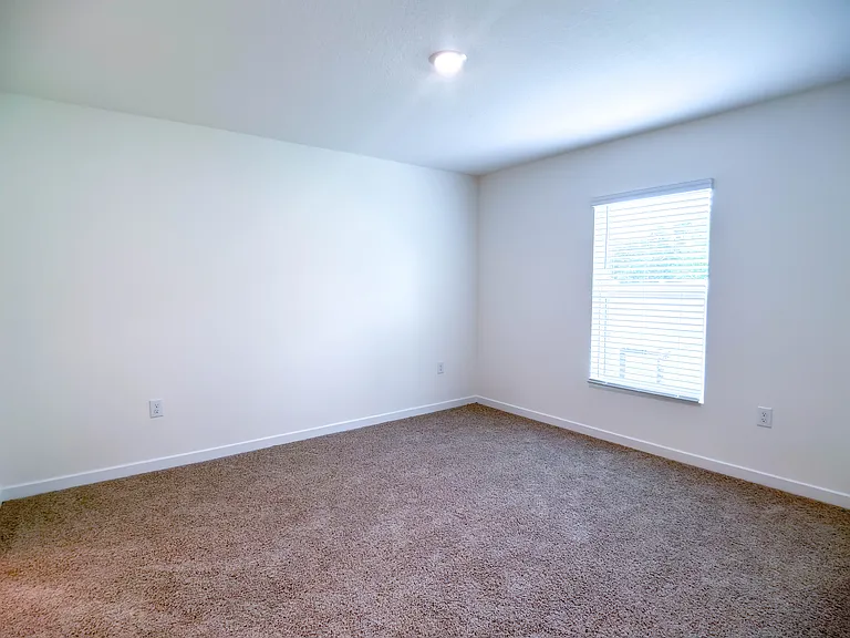 2122 NE 28th Pl — Photo 15