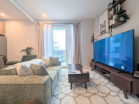 3rd image of 31-61 Vernon Blvd #7A