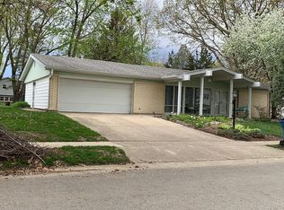 2701 Arlington Dr, Springfield, IL 62704