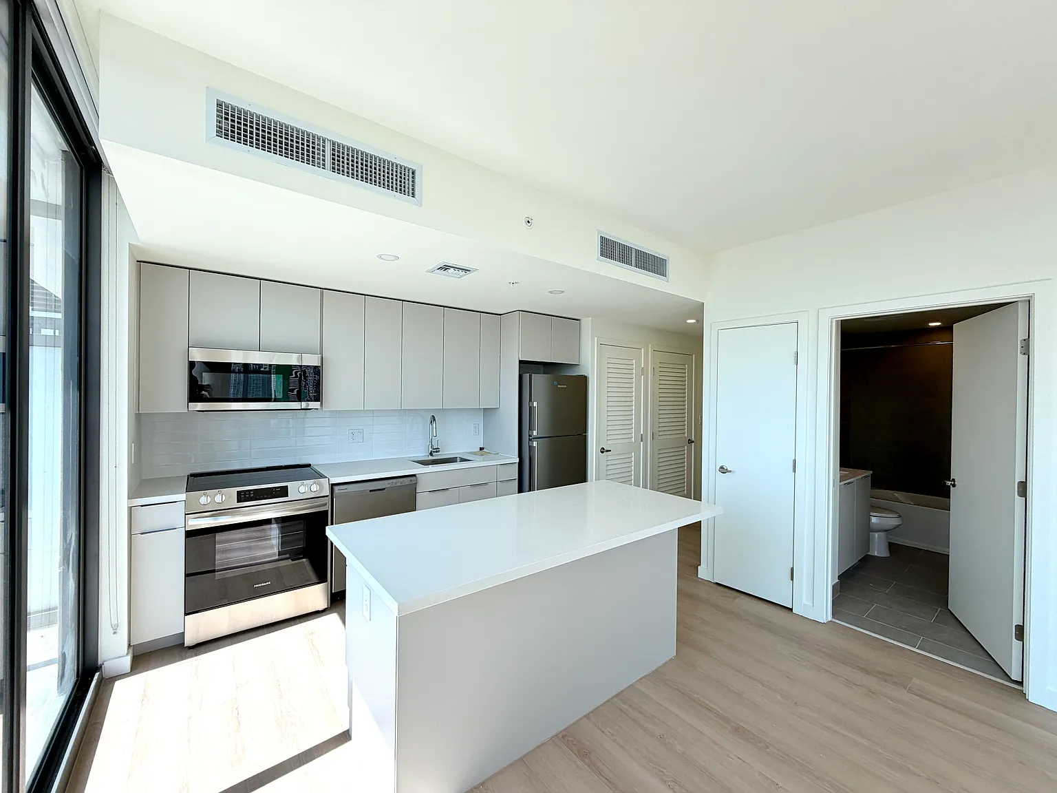 137 N Miami Ave — Photo 2