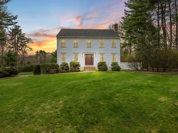 25 Carriage House Dr, Bridgewater, MA 02324