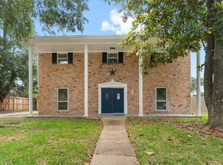 207 Burgundy Ln, League City, TX 77573