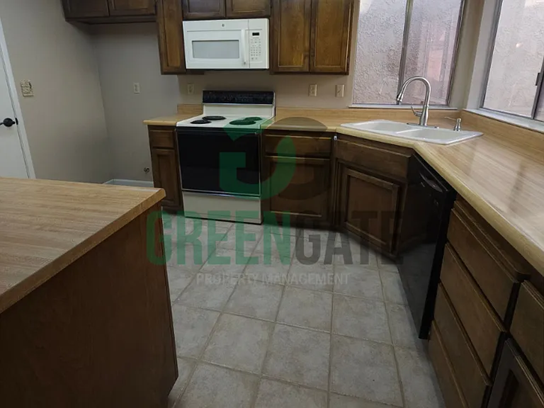 3557 Claremont Ave — Photo 11