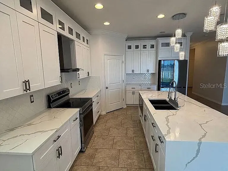 4 bed, 2.0 bath, 2018 sqft, $2,600 — Photo 3