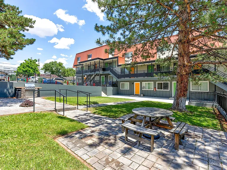 Sunset Ridge Apartments — Photo 17