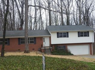 900 W Outer Dr, Oak Ridge, TN 37830