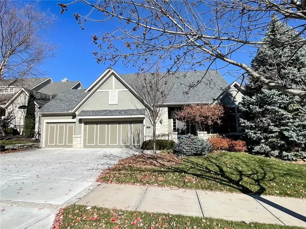 750 Suffolk Ln, Belton, MO 64012