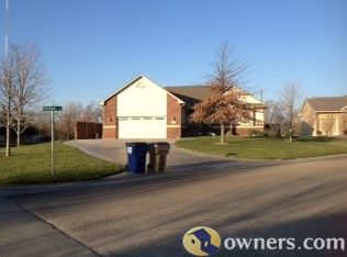 4901 N Shadow Ln, Wichita, KS 67219