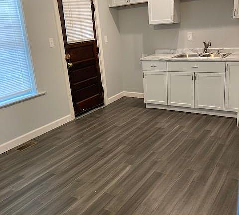 3rd image of 5844 W 62nd St #1