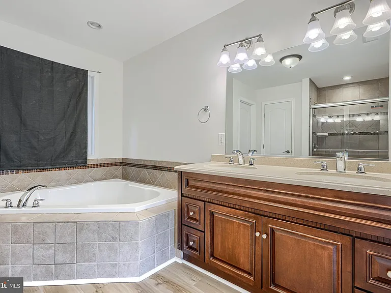 605 N Paradise Rd — Photo 34