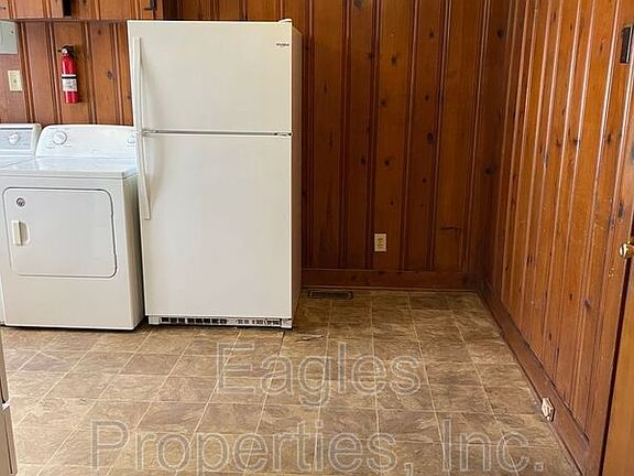 5th image of 1112 Beech St