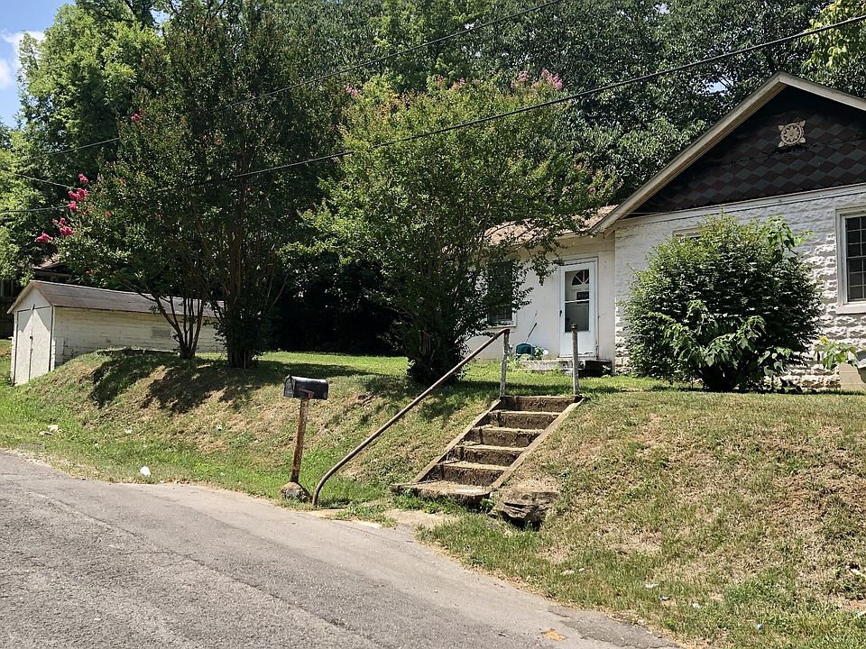 2nd image of 2201 Fox Ave