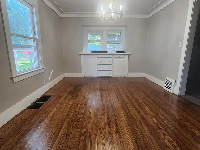 218 Worthington St — Photo 6