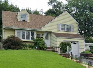 55 Deerfield Rd, Parlin, NJ 08859
