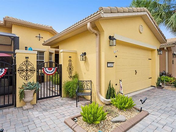 3rd image of 2448 Palm Tree Dr
