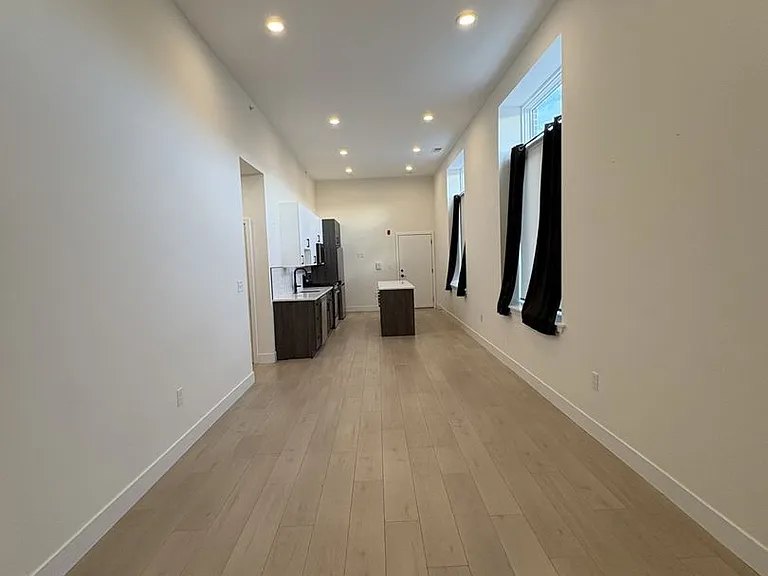 Modern and Sleek 611 S Fagley Street Apartments! — Photo 26