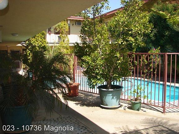 3rd image of 10736 Magnolia Blvd APT 21