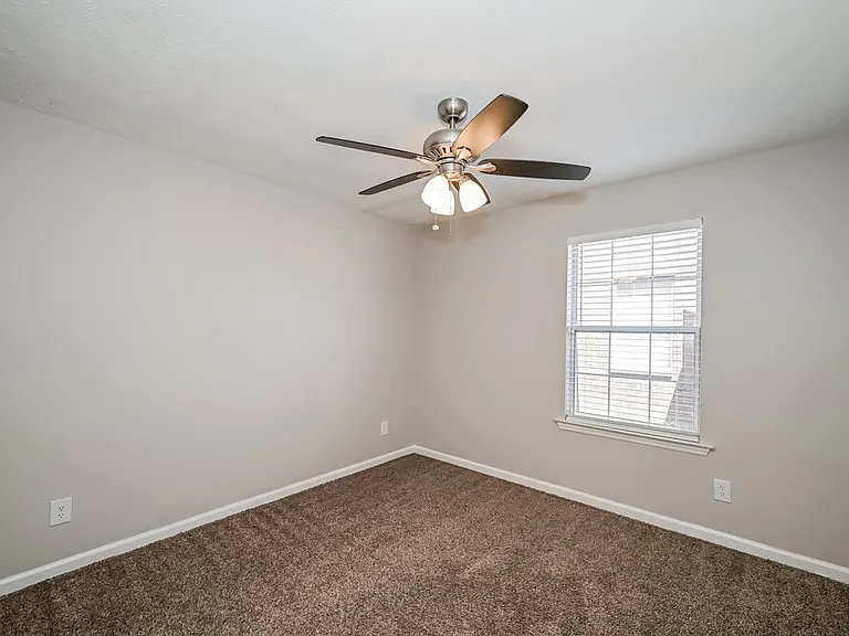 603 Freedom Ct — Photo 13