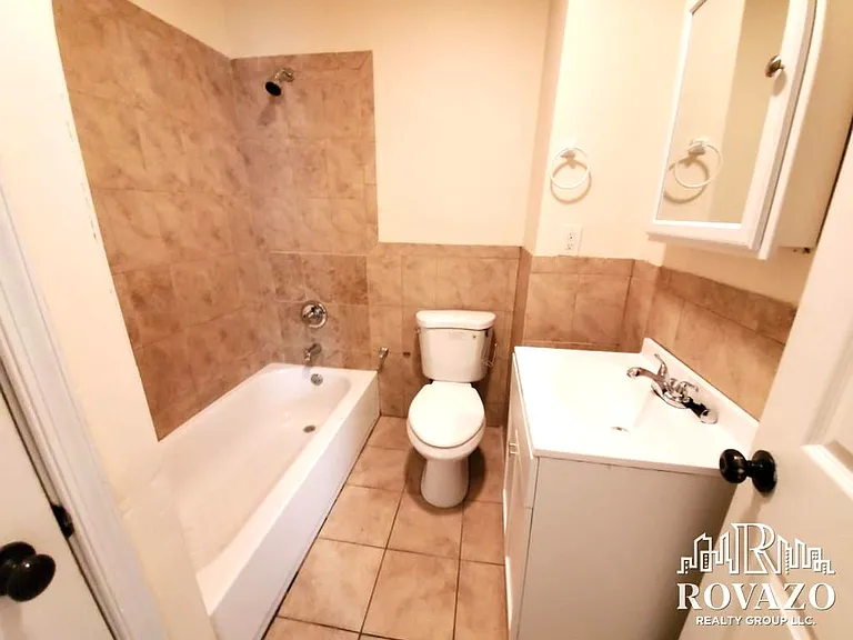 448-449 Avon Ave #2A — Photo 2