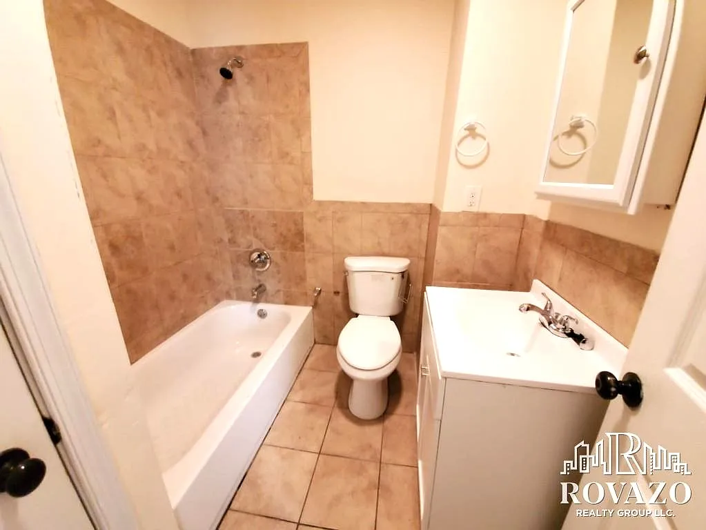 Building Photo - 448-449 Avon Ave #2A