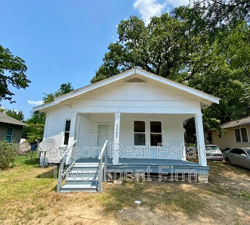 2540 Dupont St