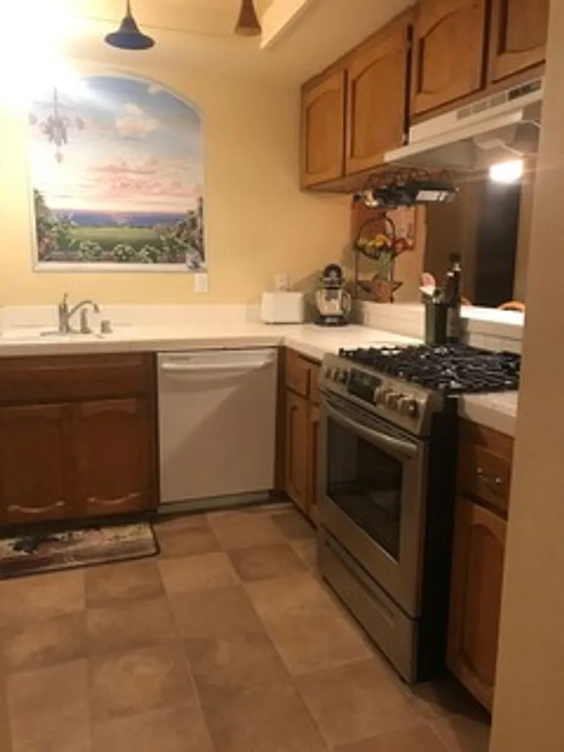 Cozy home blocks from the beach in Leucadia in a quiet cul-de-sac — Photo 4