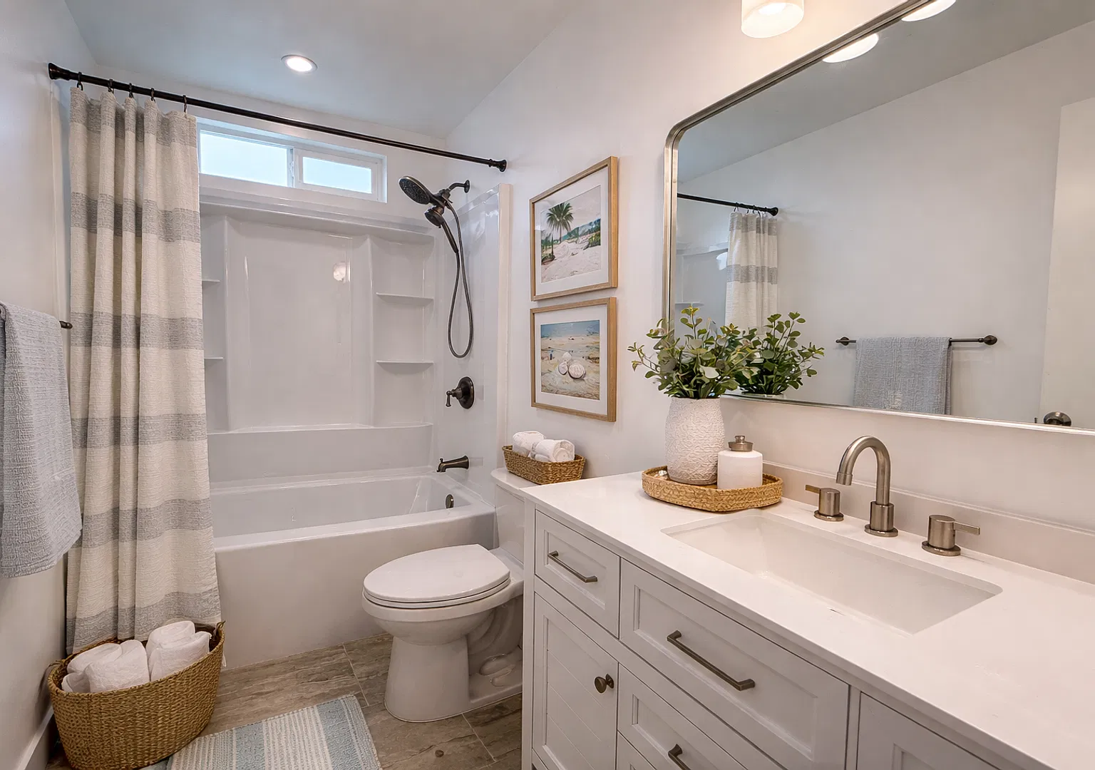 Newly Remodeled Interior 3BD! Enclosed Backyard! AC! Washer and Dryer! — Photo 4