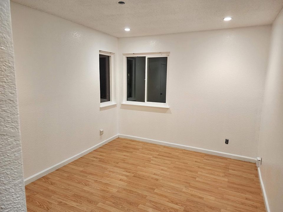 1st image of 5383 Charlotte Pl