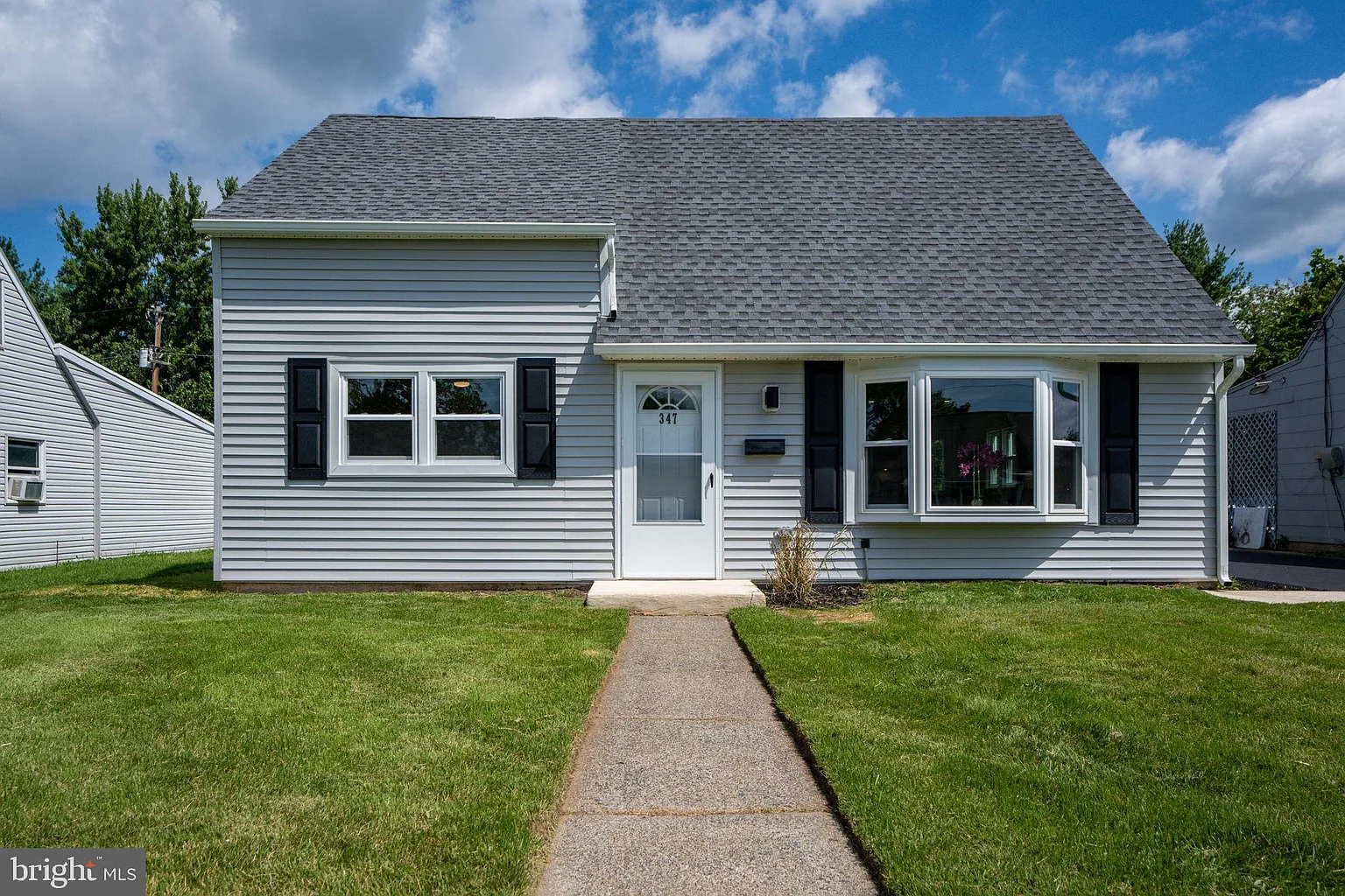 347 W Beech St photo 1