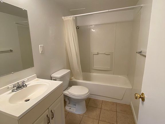 5th image of 2131 Yale Ave APT 105