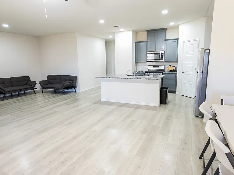 6321 Wales St — Photo 8