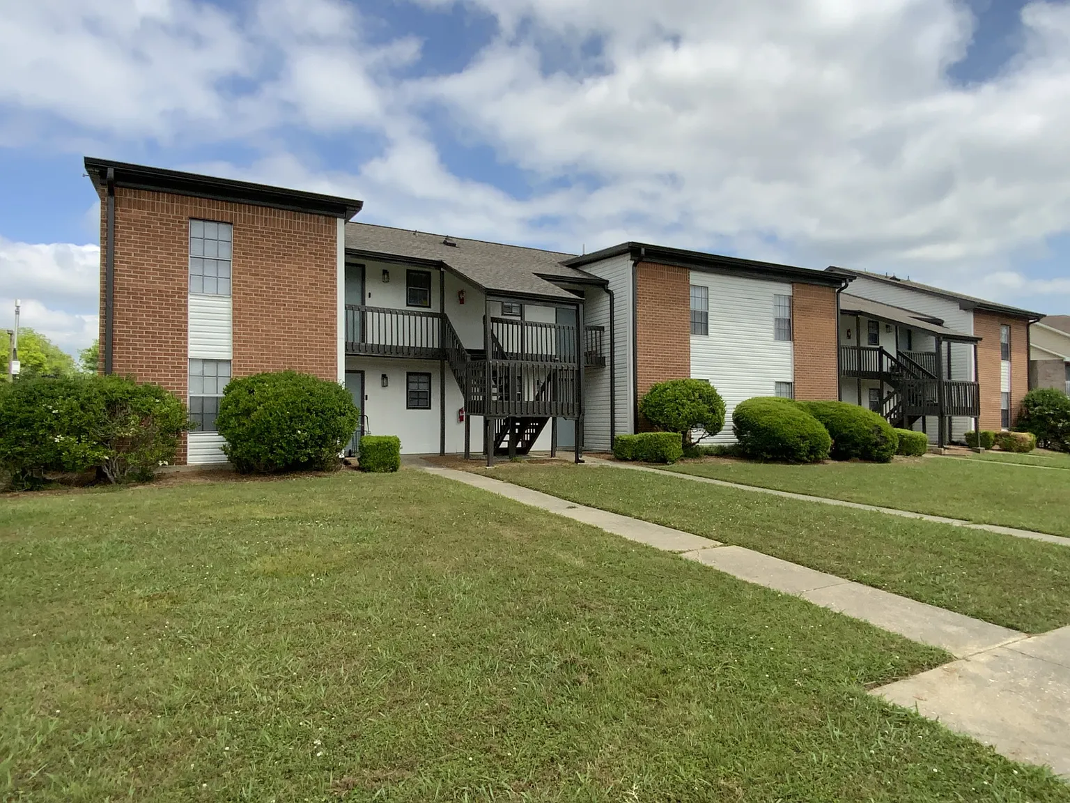 Greenbriar Apartments — Photo 1