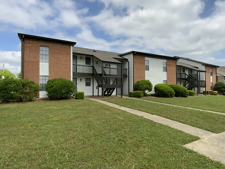 Greenbriar Apartments — Photo 1