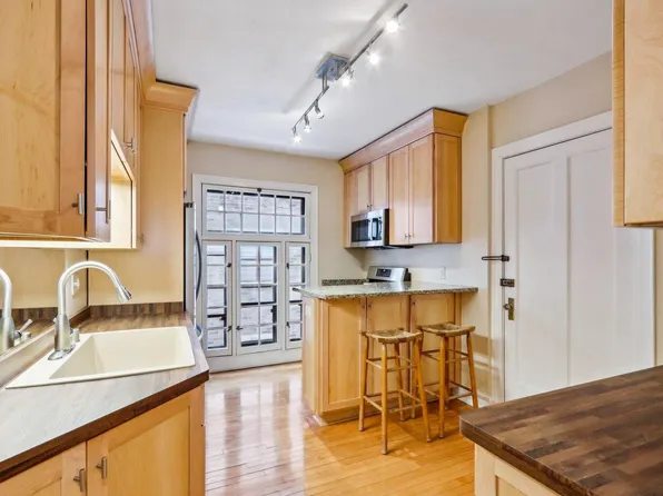 2009 North Prospect AVENUE #22, Milwaukee, WI 53202