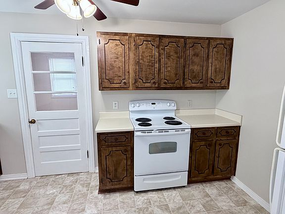5th image of 28 Leland Dr