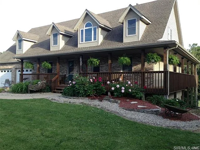 838 Albers Ln photo 1
