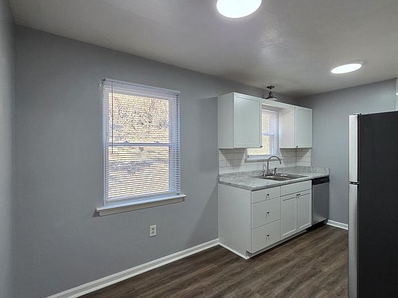 4th image of 2802 Vinyard Ave NE #1