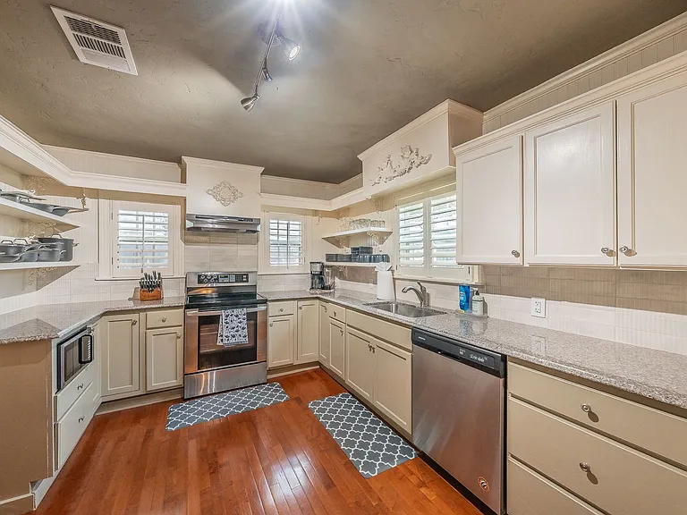 2157 W Lotus Ave — Photo 11